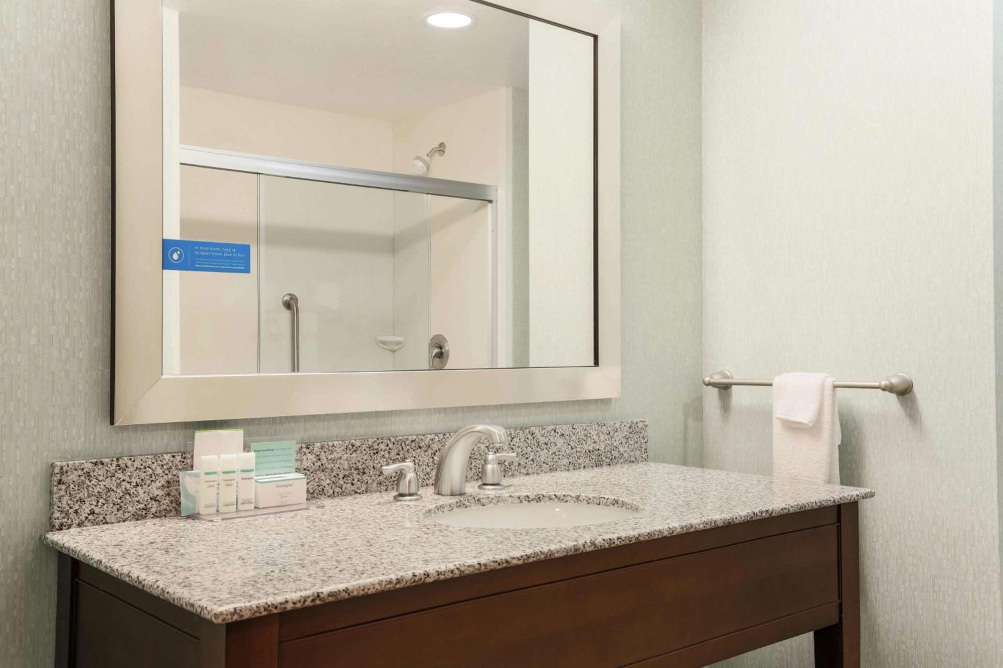 Hampton Inn & Suites Wheeling - The Highlands Triadelphia Εξωτερικό φωτογραφία